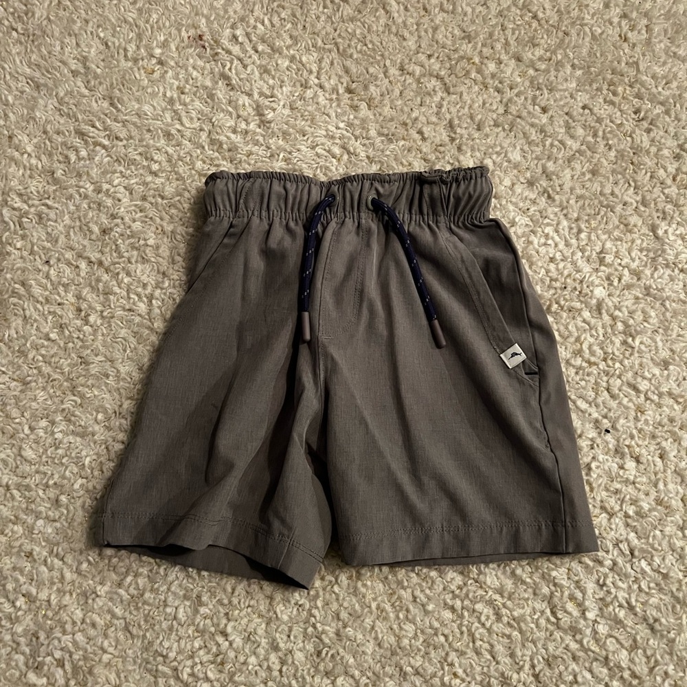 boys grey active shorts. size XS.